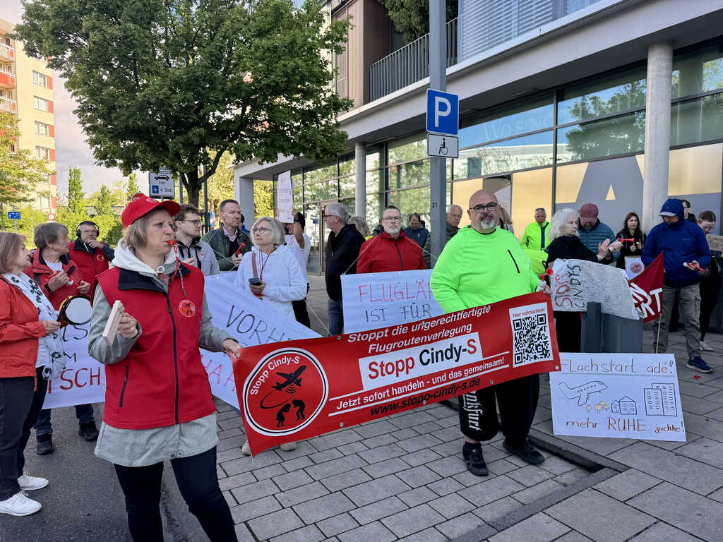 Protest bei der Fluglärmkommission Mai 2026 (C) Stopp CINDY-S e.V./Kathrin Kappes